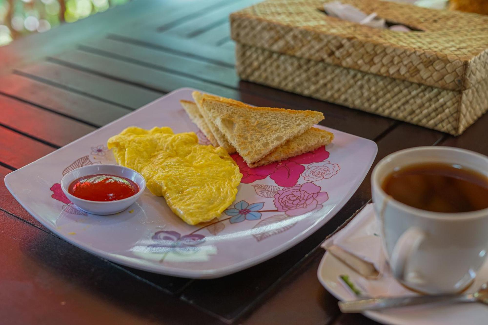 Made Taro - Menjangan Homestay Banyuwedang Luaran gambar
