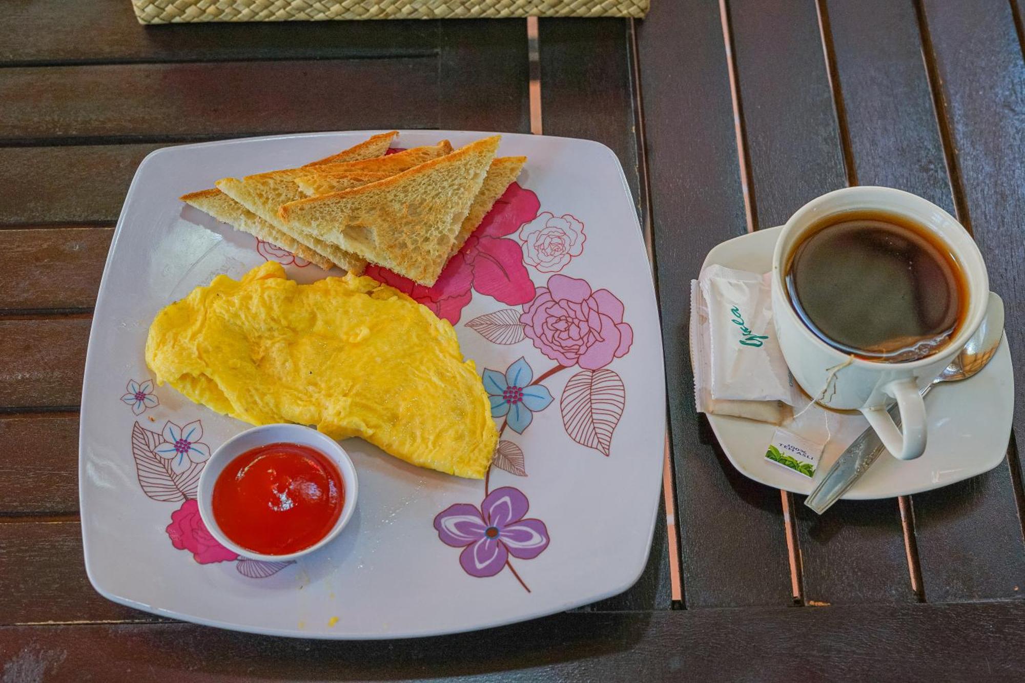 Made Taro - Menjangan Homestay Banyuwedang Luaran gambar