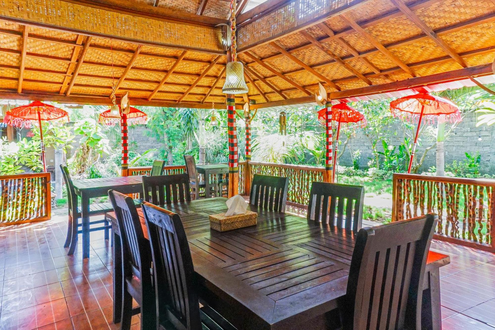 Made Taro - Menjangan Homestay Banyuwedang Luaran gambar