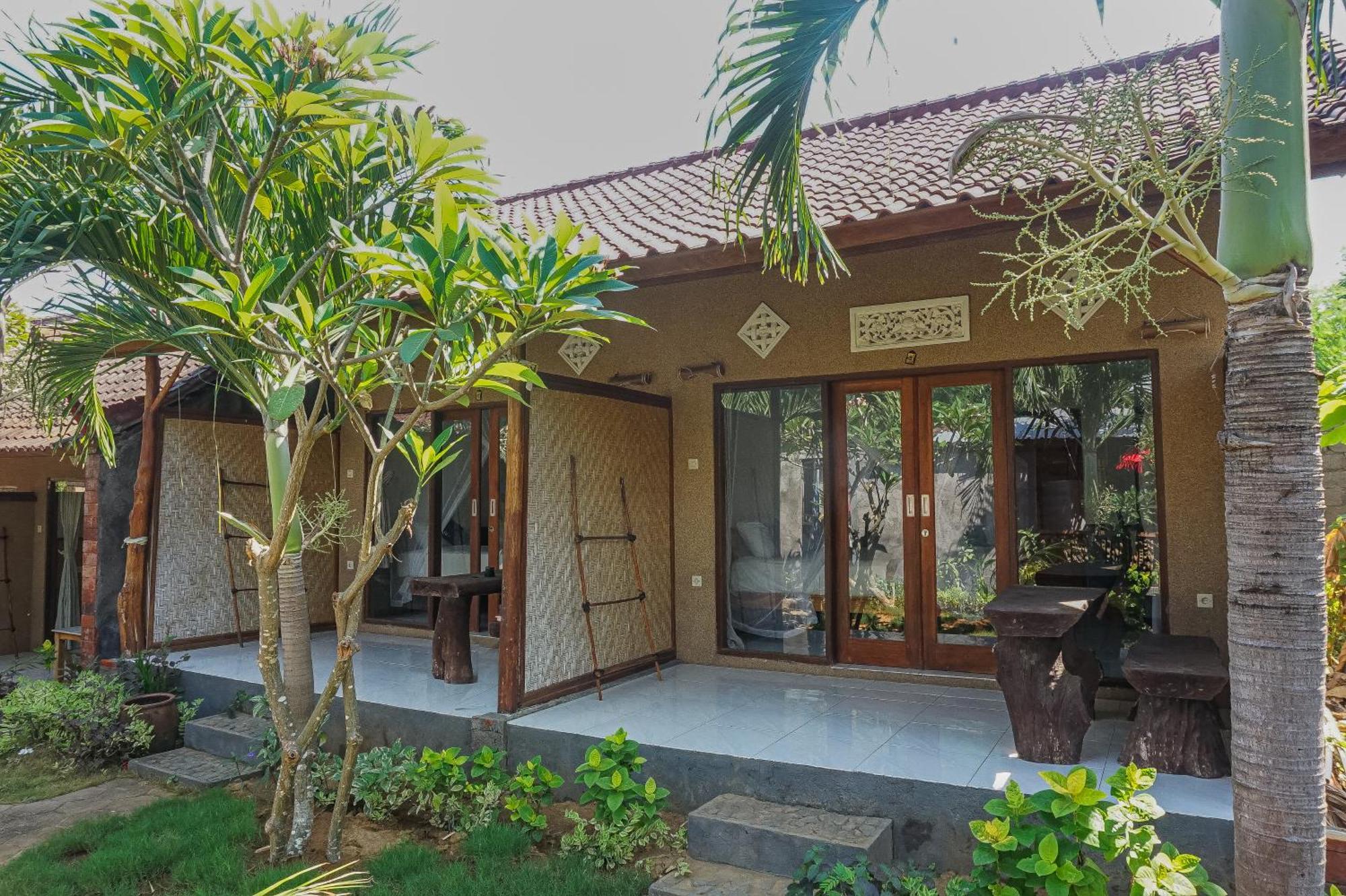 Made Taro - Menjangan Homestay Banyuwedang Luaran gambar
