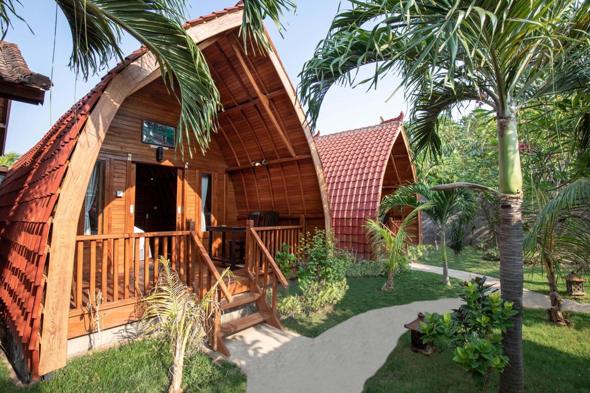 Made Taro - Menjangan Homestay Banyuwedang Luaran gambar