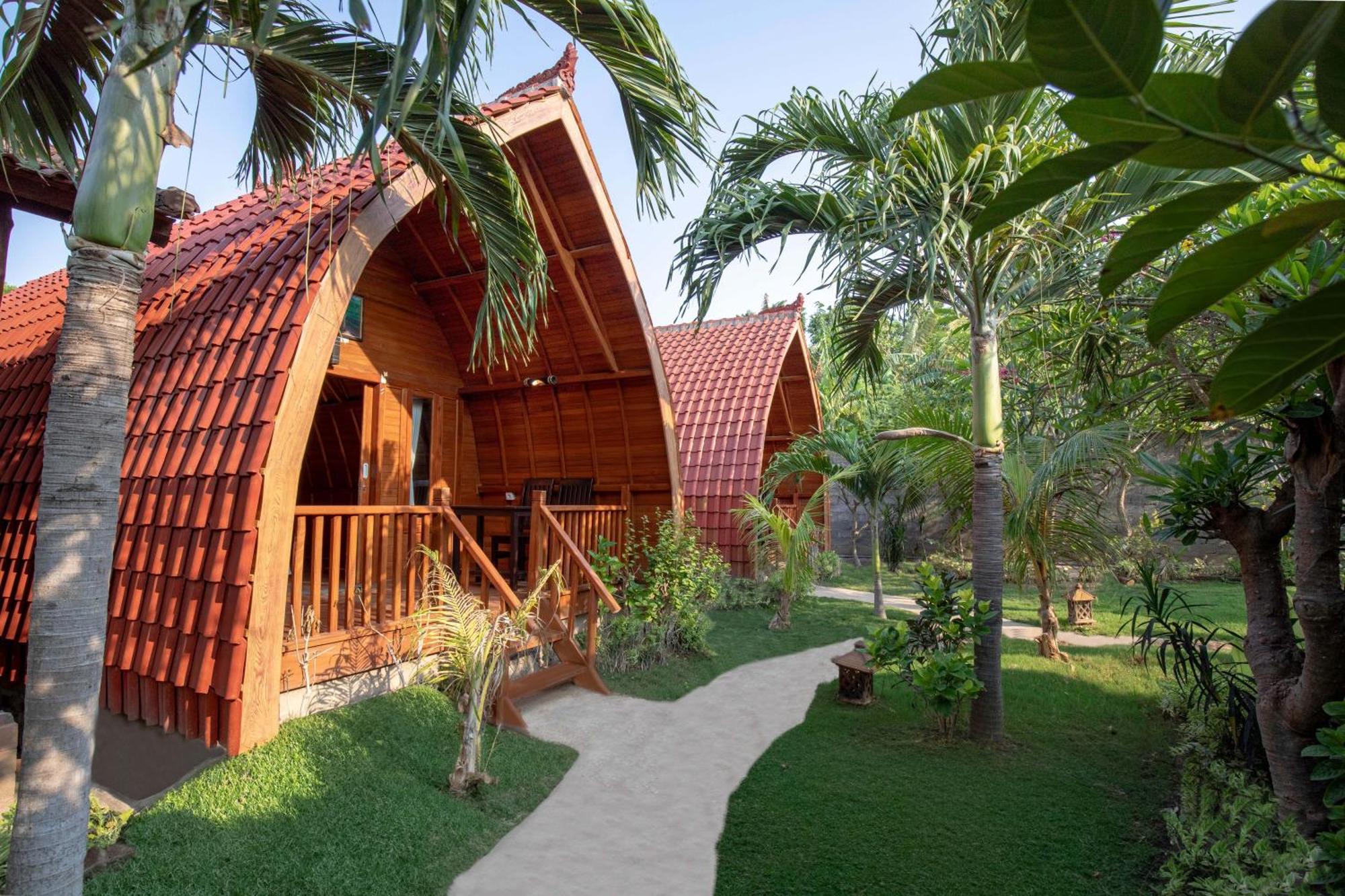 Made Taro - Menjangan Homestay Banyuwedang Luaran gambar